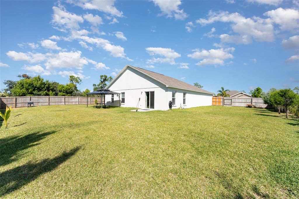 待售: $335,000 (4 贝兹, 2 浴室, 1946 平方英尺)