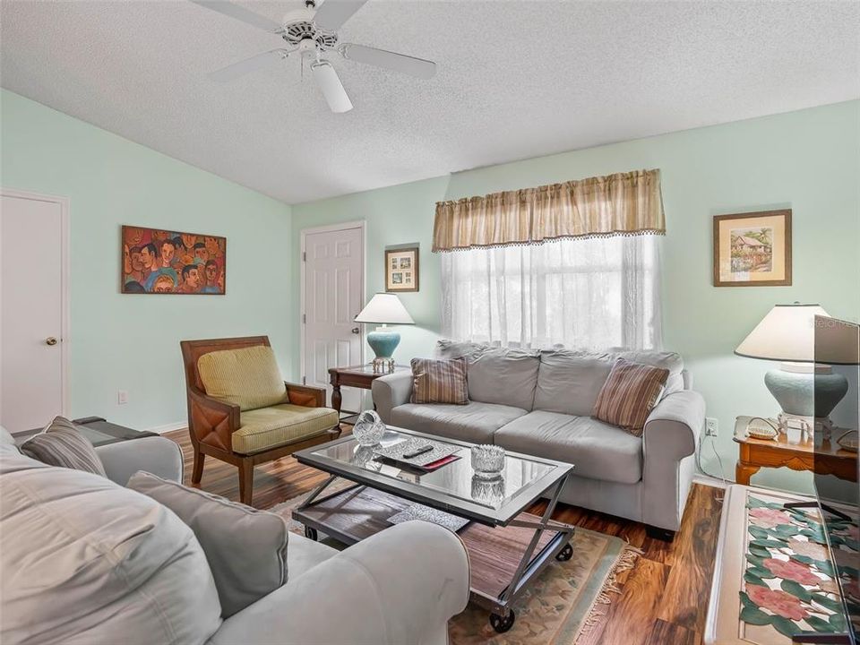 En Venta: $309,000 (2 camas, 2 baños, 1360 Pies cuadrados)