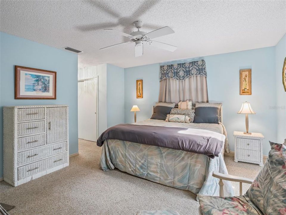 En Venta: $309,000 (2 camas, 2 baños, 1360 Pies cuadrados)