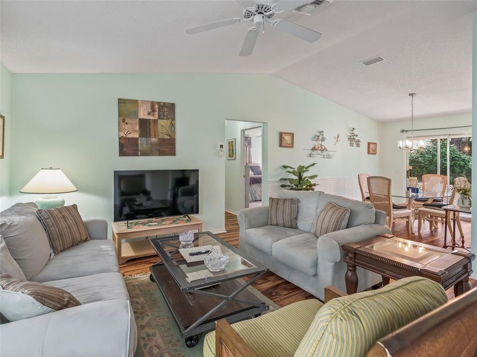 En Venta: $309,000 (2 camas, 2 baños, 1360 Pies cuadrados)