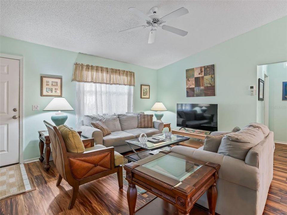 En Venta: $309,000 (2 camas, 2 baños, 1360 Pies cuadrados)