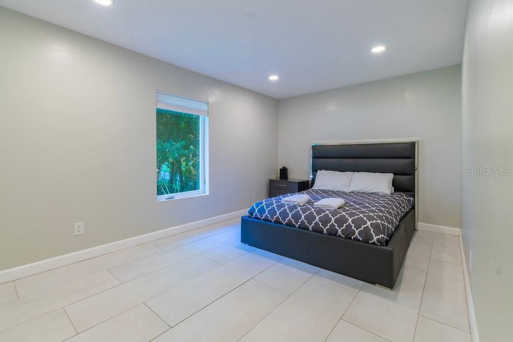 待售: $1,299,999 (5 贝兹, 3 浴室, 2589 平方英尺)