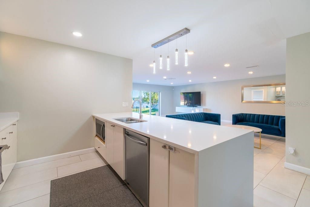 待售: $1,299,999 (5 贝兹, 3 浴室, 2589 平方英尺)