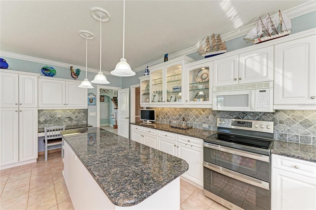 For Sale: $1,199,000 (3 beds, 3 baths, 4639 Square Feet)