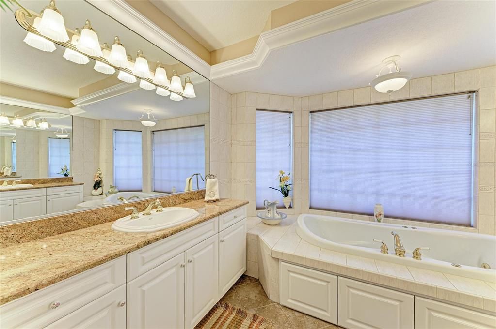 For Sale: $1,199,000 (3 beds, 3 baths, 4639 Square Feet)