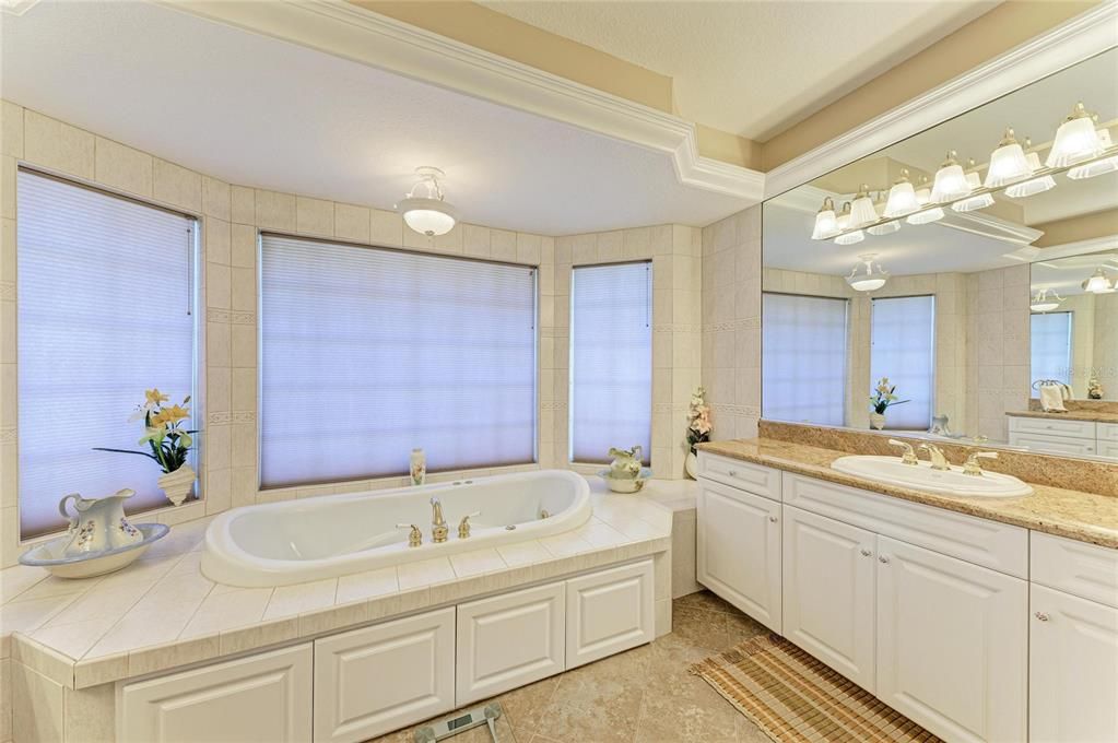 For Sale: $1,199,000 (3 beds, 3 baths, 4639 Square Feet)