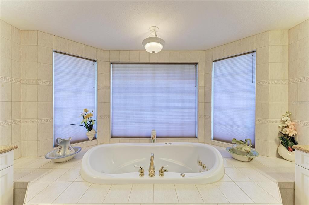 For Sale: $1,199,000 (3 beds, 3 baths, 4639 Square Feet)