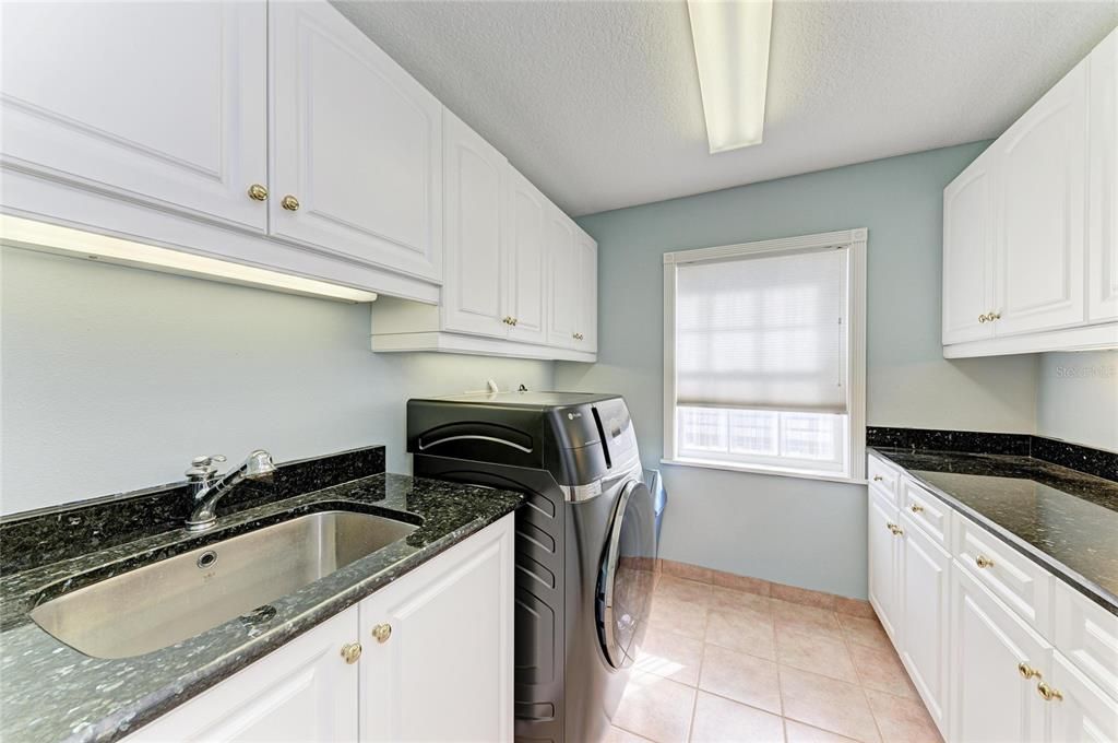 For Sale: $1,199,000 (3 beds, 3 baths, 4639 Square Feet)