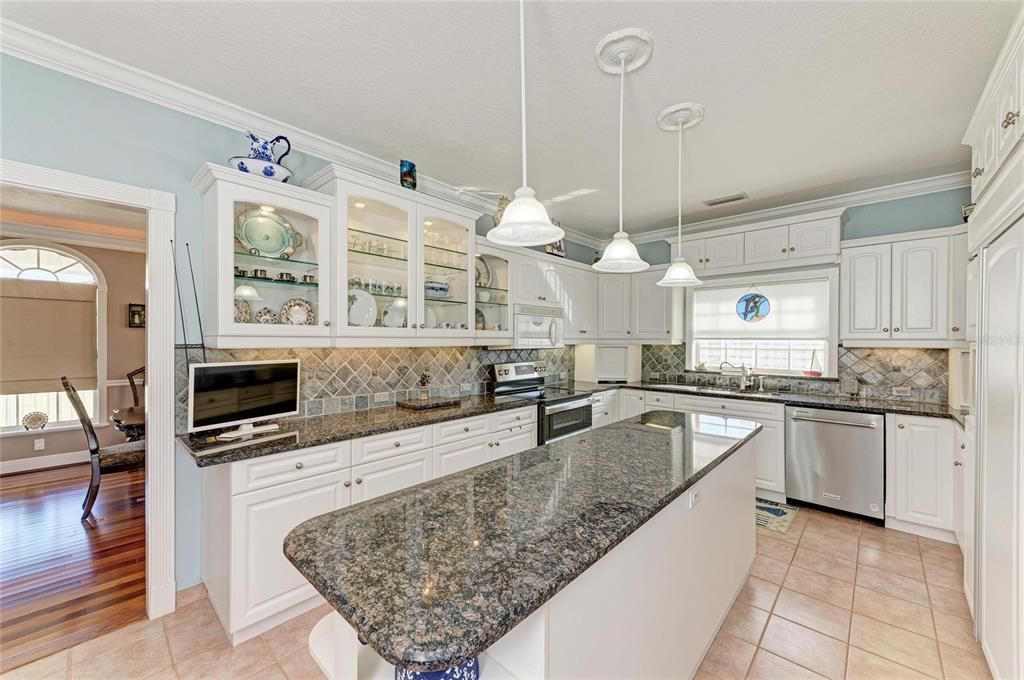 For Sale: $1,199,000 (3 beds, 3 baths, 4639 Square Feet)