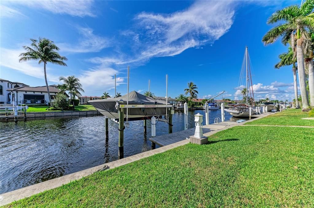 For Sale: $1,199,000 (3 beds, 3 baths, 4639 Square Feet)