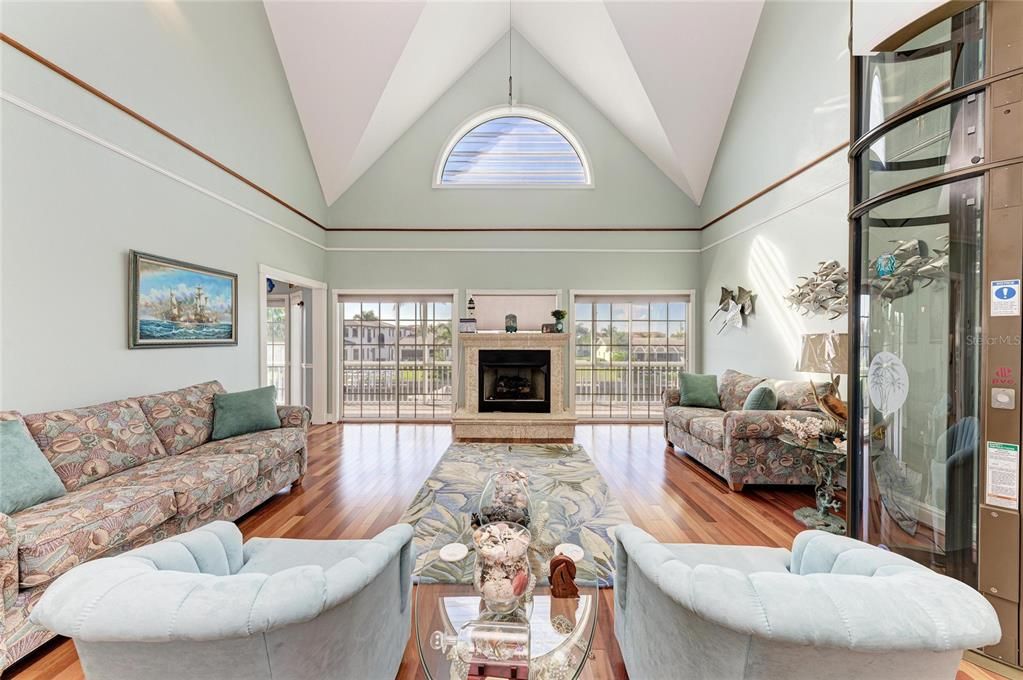 For Sale: $1,199,000 (3 beds, 3 baths, 4639 Square Feet)