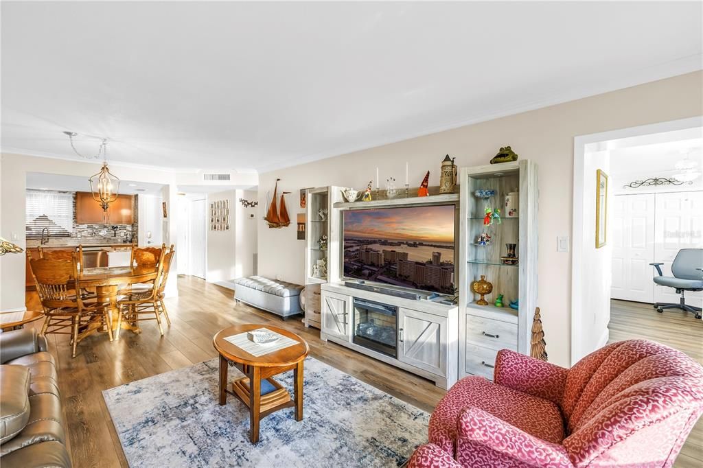 На продажу: $250,000 (2 спален, 2 ванн, 1040 Квадратных фут)