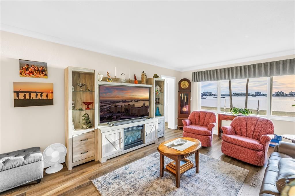 На продажу: $250,000 (2 спален, 2 ванн, 1040 Квадратных фут)