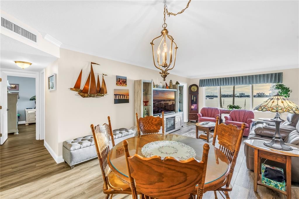 На продажу: $250,000 (2 спален, 2 ванн, 1040 Квадратных фут)