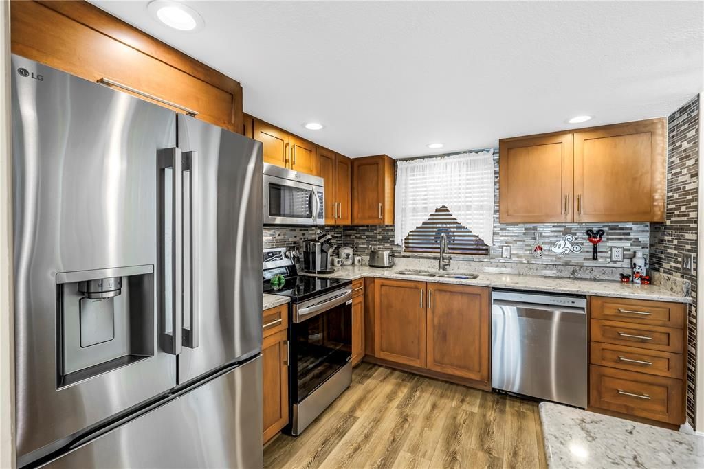 На продажу: $250,000 (2 спален, 2 ванн, 1040 Квадратных фут)