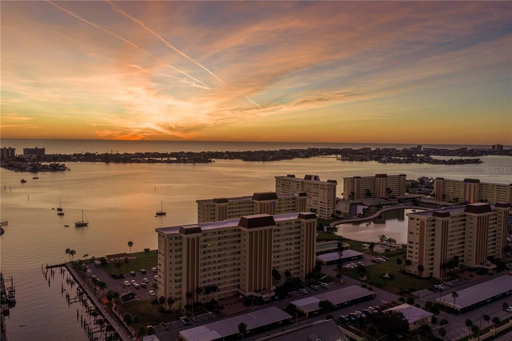 На продажу: $250,000 (2 спален, 2 ванн, 1040 Квадратных фут)