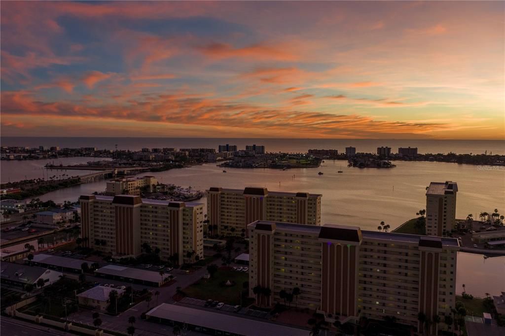 На продажу: $250,000 (2 спален, 2 ванн, 1040 Квадратных фут)