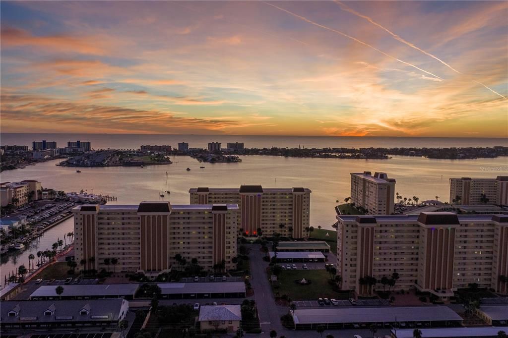 На продажу: $250,000 (2 спален, 2 ванн, 1040 Квадратных фут)