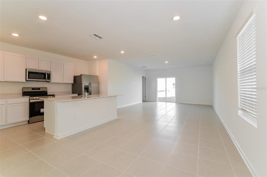 В аренду: $2,030 (5 спален, 2 ванн, 2326 Квадратных фут)