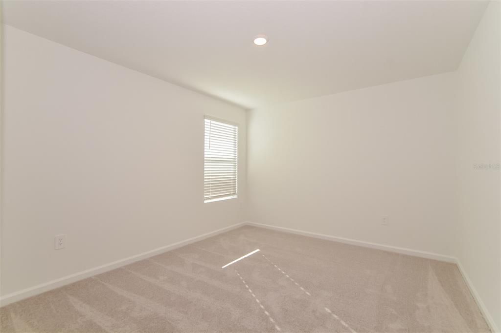 В аренду: $2,030 (5 спален, 2 ванн, 2326 Квадратных фут)