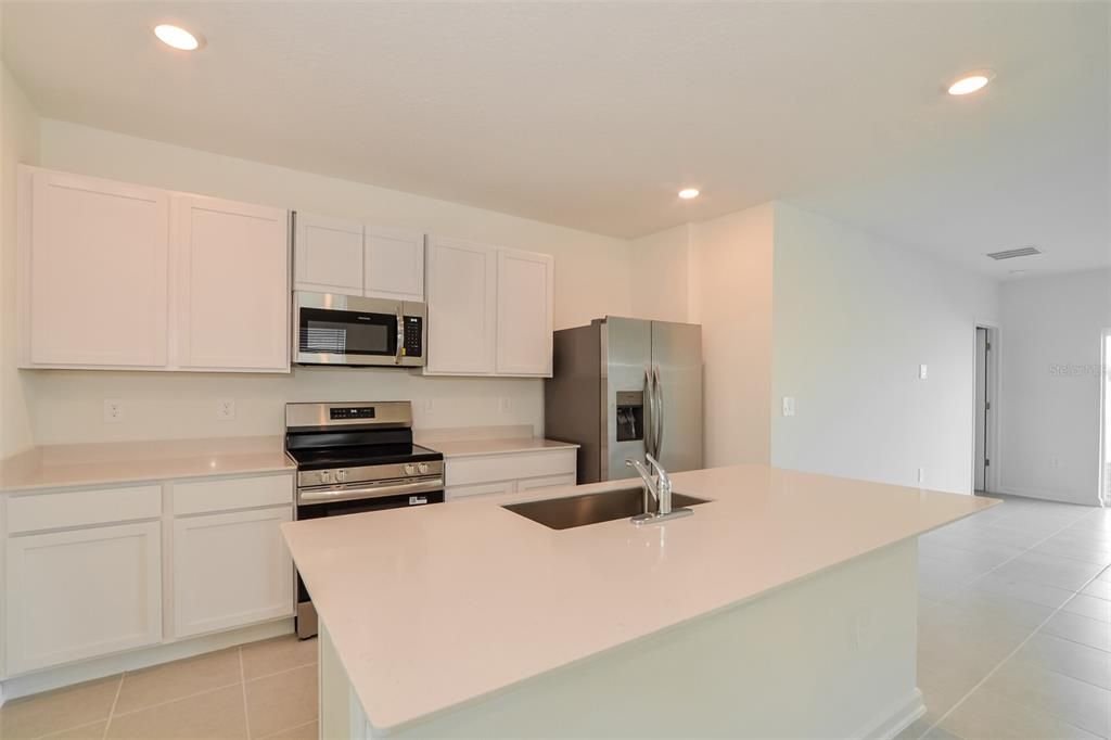 В аренду: $2,030 (5 спален, 2 ванн, 2326 Квадратных фут)