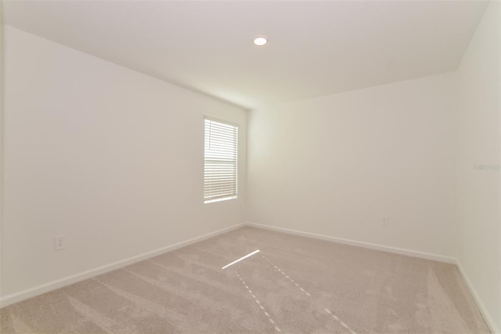 В аренду: $2,030 (5 спален, 2 ванн, 2326 Квадратных фут)