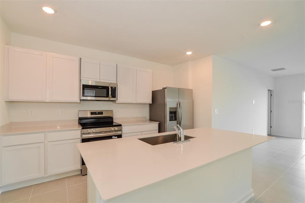 В аренду: $2,030 (5 спален, 2 ванн, 2326 Квадратных фут)