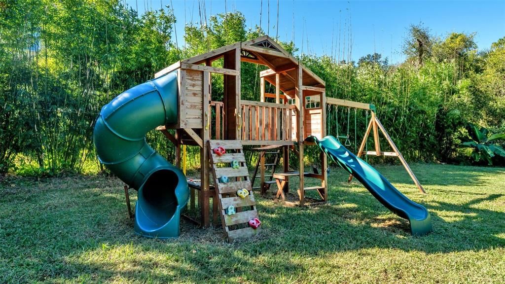 For Sale: $750,000 (4 beds, 3 baths, 2493 Square Feet)