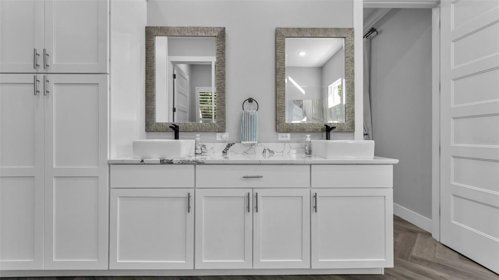 For Sale: $750,000 (4 beds, 3 baths, 2493 Square Feet)