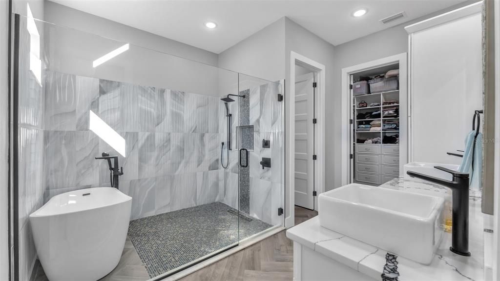 For Sale: $750,000 (4 beds, 3 baths, 2493 Square Feet)