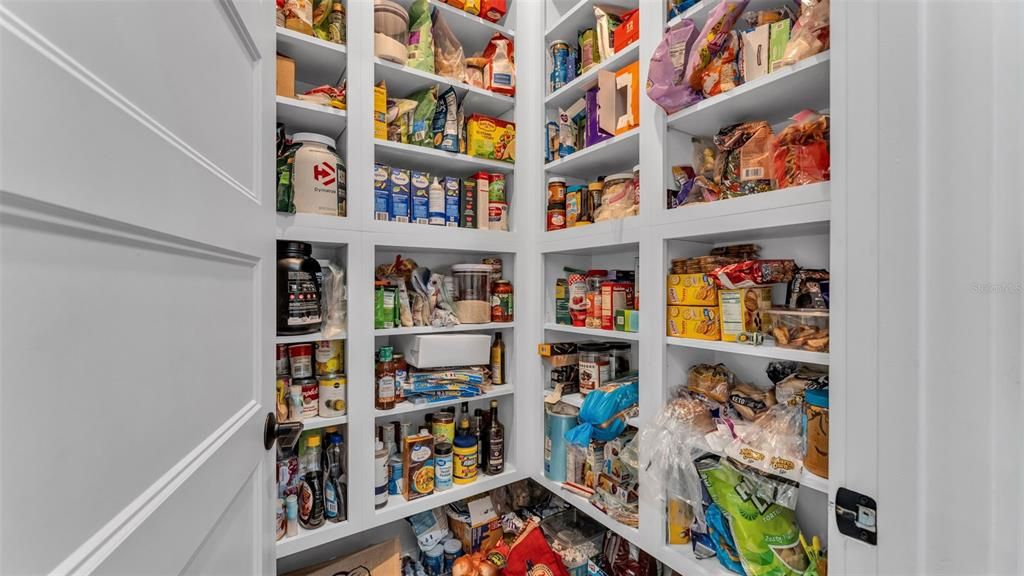 For Sale: $750,000 (4 beds, 3 baths, 2493 Square Feet)