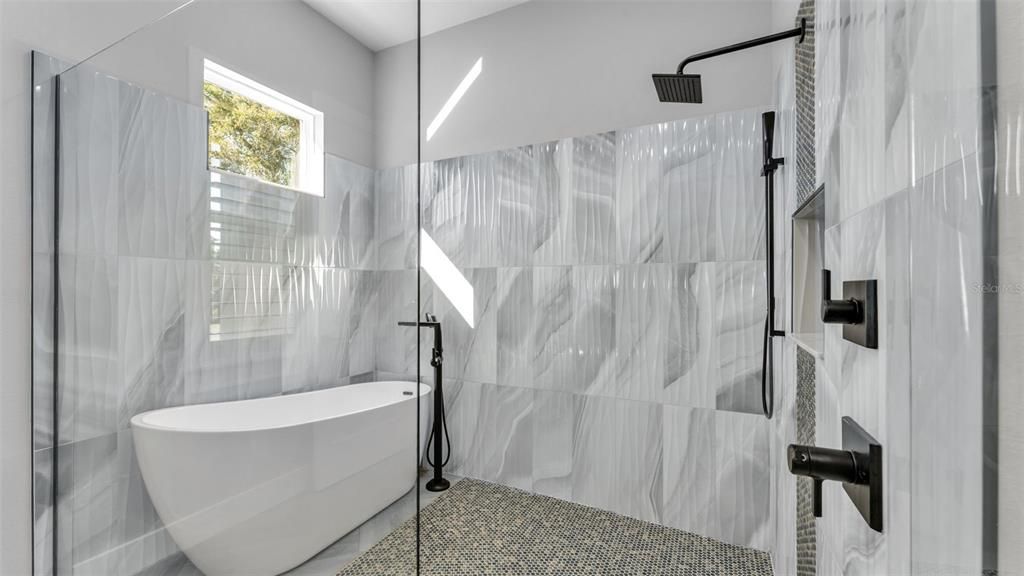 For Sale: $750,000 (4 beds, 3 baths, 2493 Square Feet)