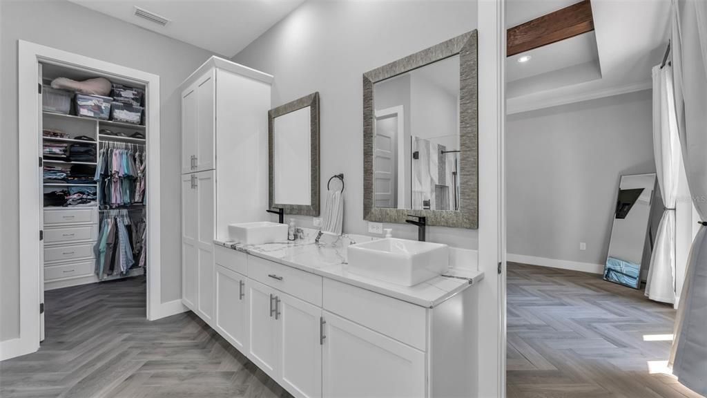 For Sale: $750,000 (4 beds, 3 baths, 2493 Square Feet)