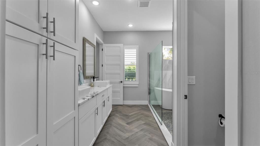 For Sale: $750,000 (4 beds, 3 baths, 2493 Square Feet)