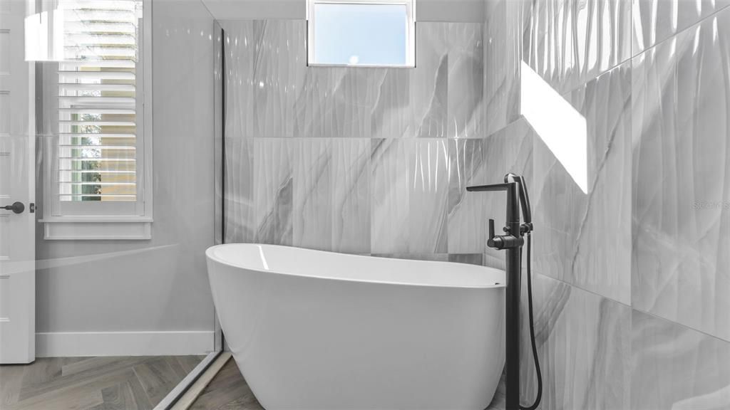 For Sale: $750,000 (4 beds, 3 baths, 2493 Square Feet)