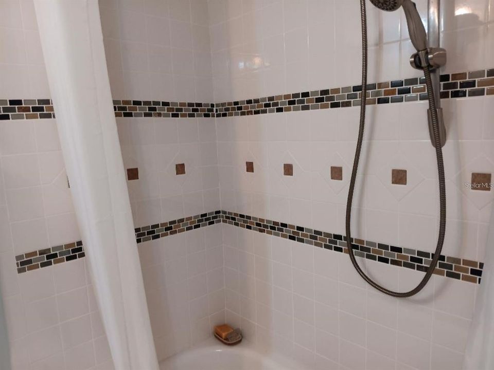 For Sale: $244,900 (2 beds, 2 baths, 884 Square Feet)