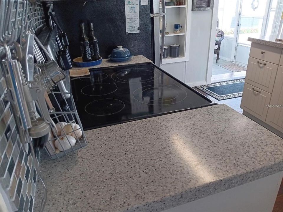 For Sale: $244,900 (2 beds, 2 baths, 884 Square Feet)