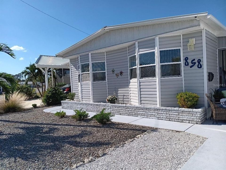 For Sale: $244,900 (2 beds, 2 baths, 884 Square Feet)