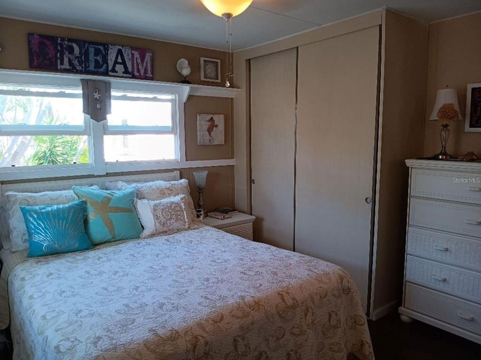 For Sale: $244,900 (2 beds, 2 baths, 884 Square Feet)