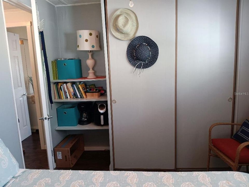 For Sale: $244,900 (2 beds, 2 baths, 884 Square Feet)