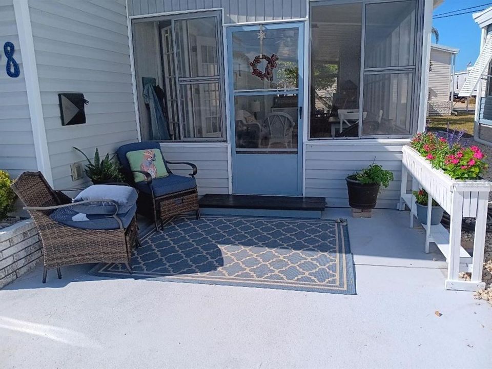 For Sale: $244,900 (2 beds, 2 baths, 884 Square Feet)