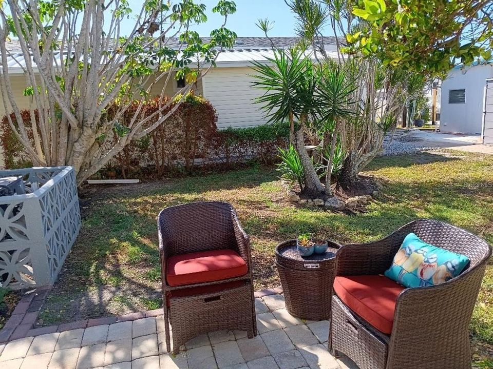 For Sale: $244,900 (2 beds, 2 baths, 884 Square Feet)