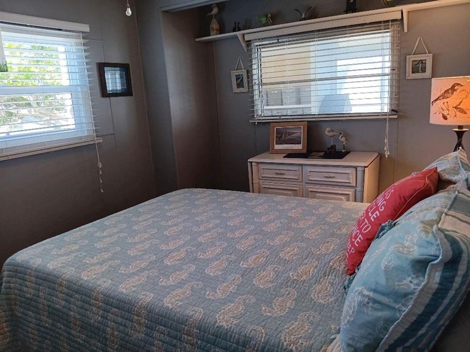 For Sale: $244,900 (2 beds, 2 baths, 884 Square Feet)