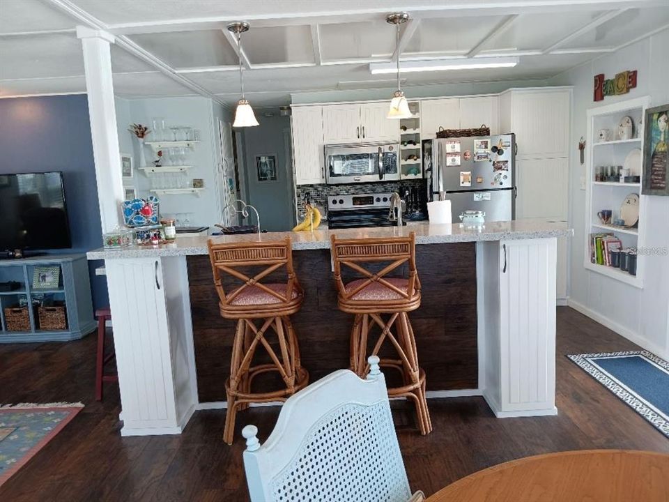 For Sale: $244,900 (2 beds, 2 baths, 884 Square Feet)