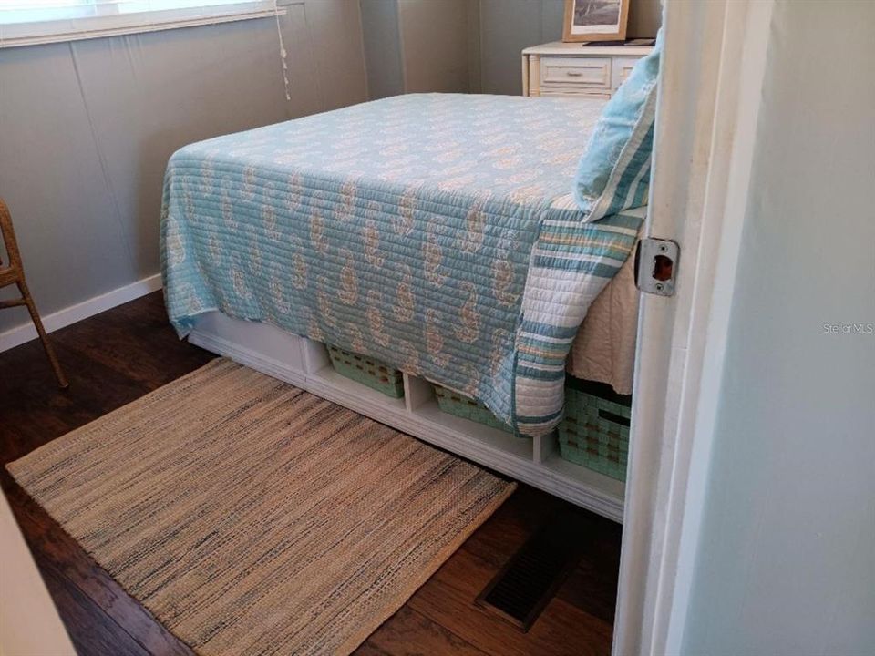 For Sale: $244,900 (2 beds, 2 baths, 884 Square Feet)