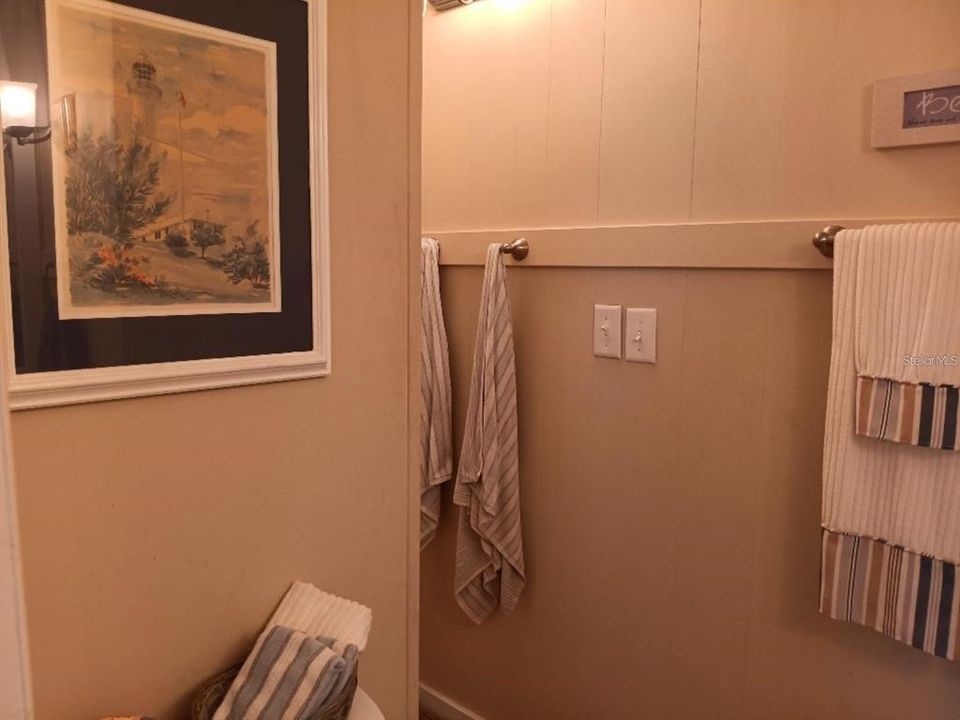 For Sale: $244,900 (2 beds, 2 baths, 884 Square Feet)