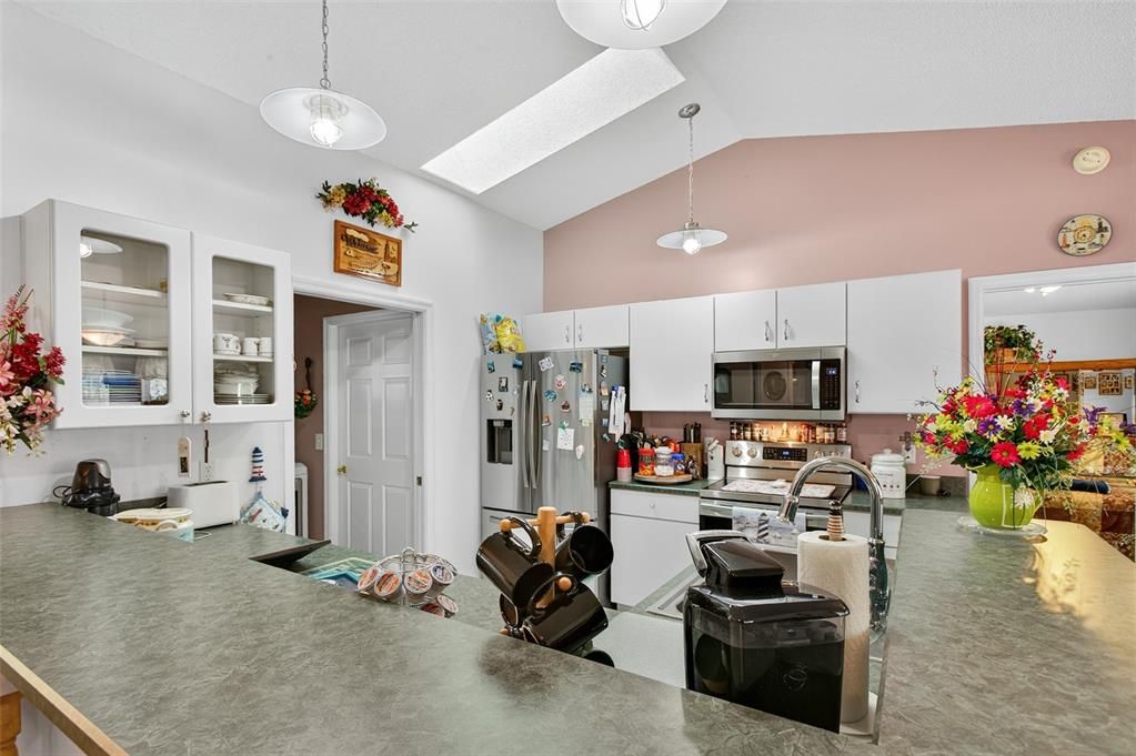 Active With Contract: $349,900 (3 beds, 2 baths, 1492 Square Feet)