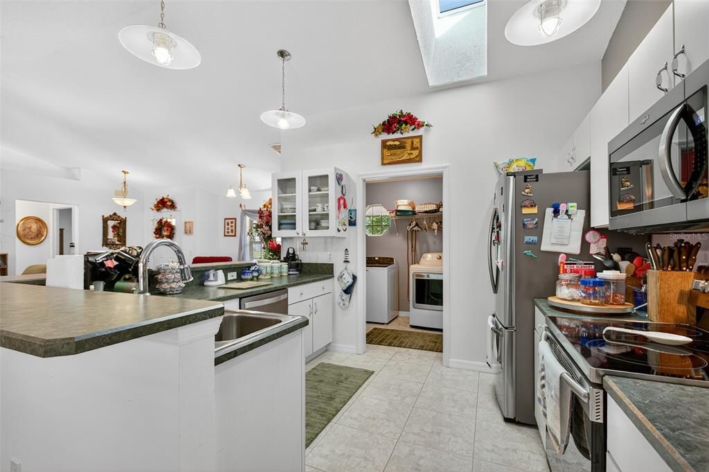 Active With Contract: $349,900 (3 beds, 2 baths, 1492 Square Feet)