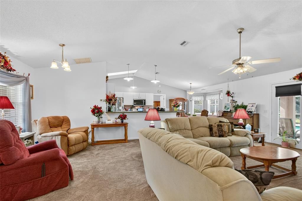 Active With Contract: $349,900 (3 beds, 2 baths, 1492 Square Feet)