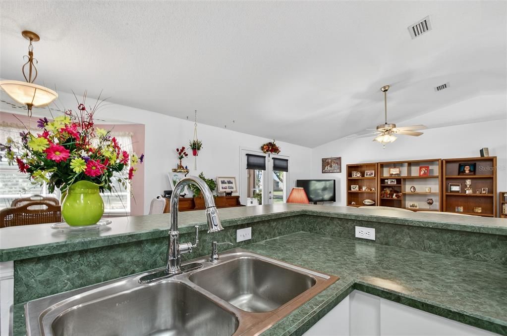 Active With Contract: $349,900 (3 beds, 2 baths, 1492 Square Feet)